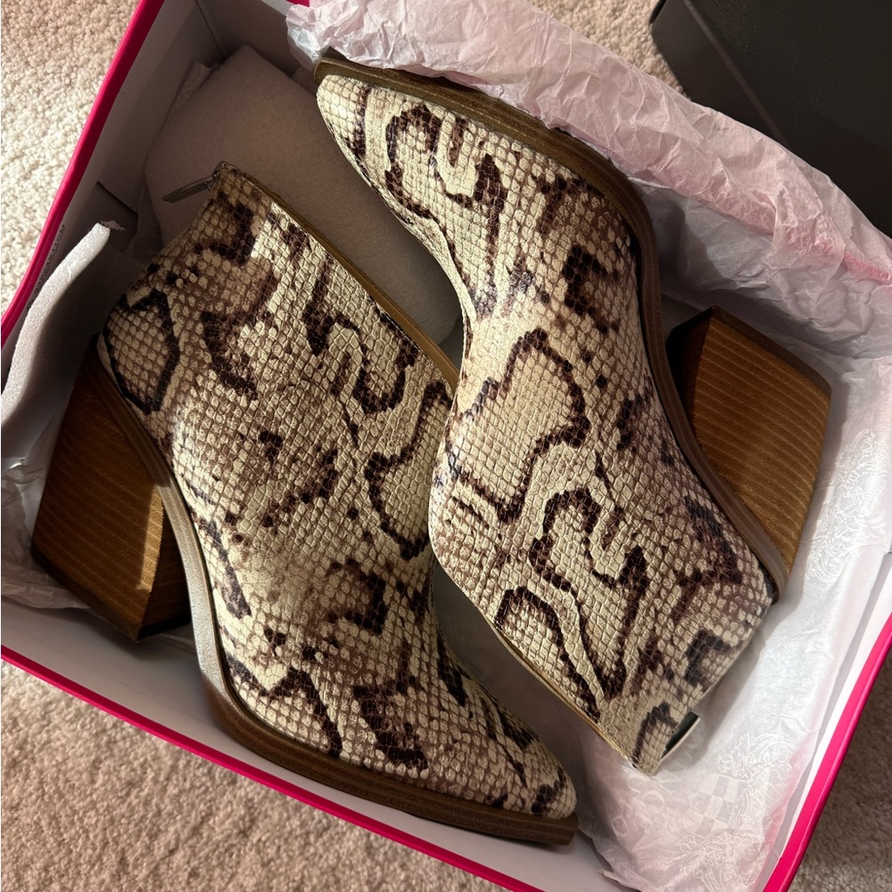 Vince Camuto Ginsel Boots | Size 9 Snakeskin Bootie - Like New